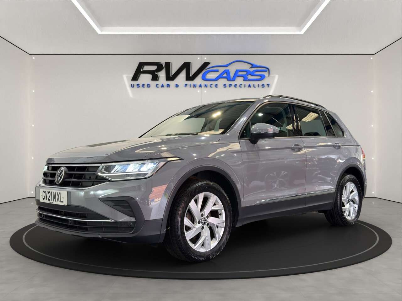 A 2021 VOLKSWAGEN TIGUAN 1.5 TSI Life SUV 5dr Petrol DSG Euro 6 (s/s) (150 ps) A 2021 VOLKSWAGEN TIGUAN 1.5 TSI Life SUV 5dr Petrol DSG Euro 6 (s/s) (150 ps)