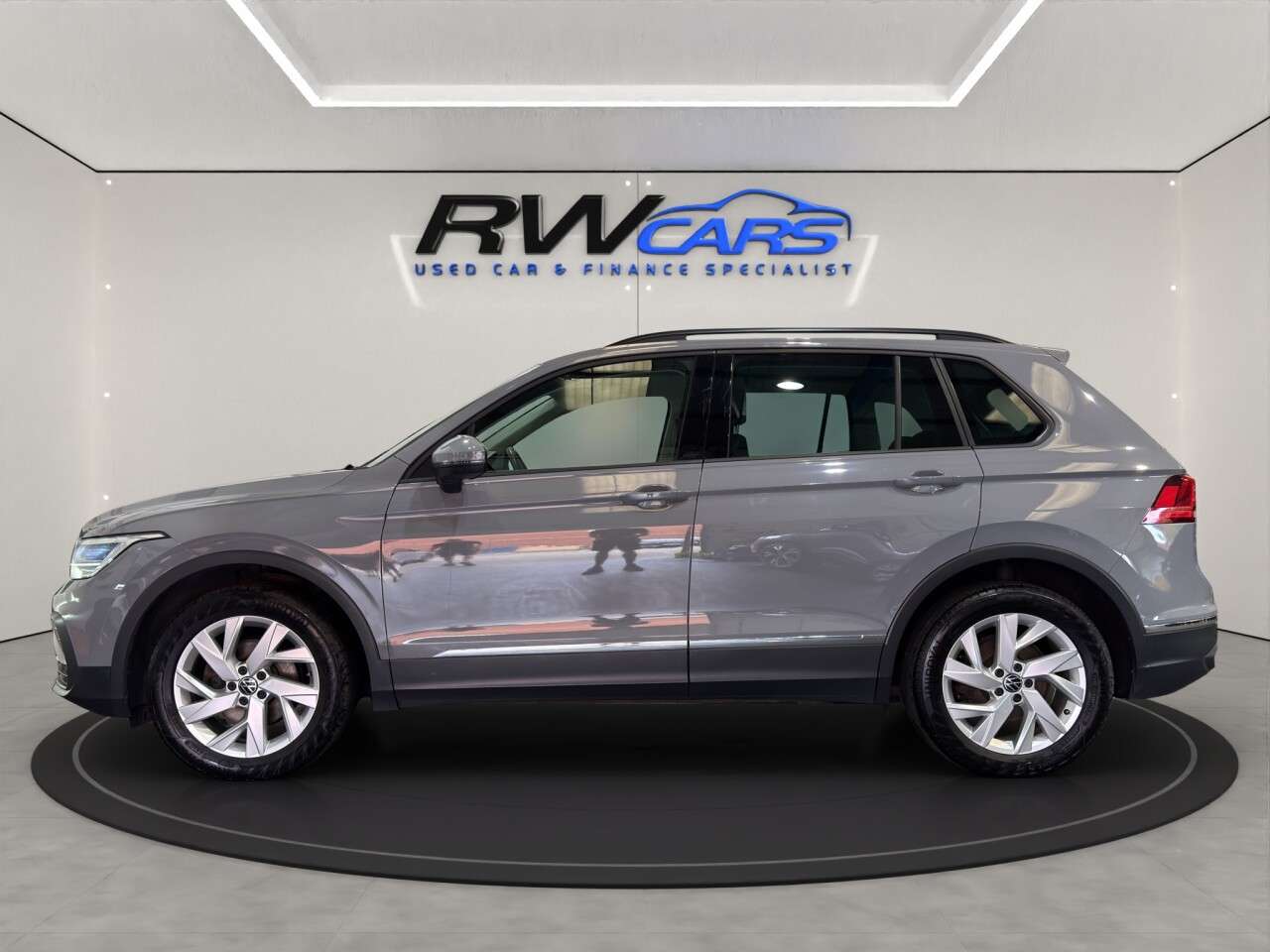 A 2021 VOLKSWAGEN TIGUAN 1.5 TSI Life SUV 5dr Petrol DSG Euro 6 (s/s) (150 ps) A 2021 VOLKSWAGEN TIGUAN 1.5 TSI Life SUV 5dr Petrol DSG Euro 6 (s/s) (150 ps)