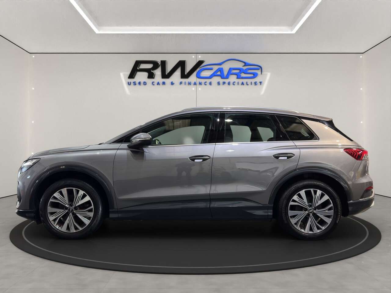 A 2021 AUDI Q4 E-TRON SPORT A 2021 AUDI Q4 E-TRON SPORT