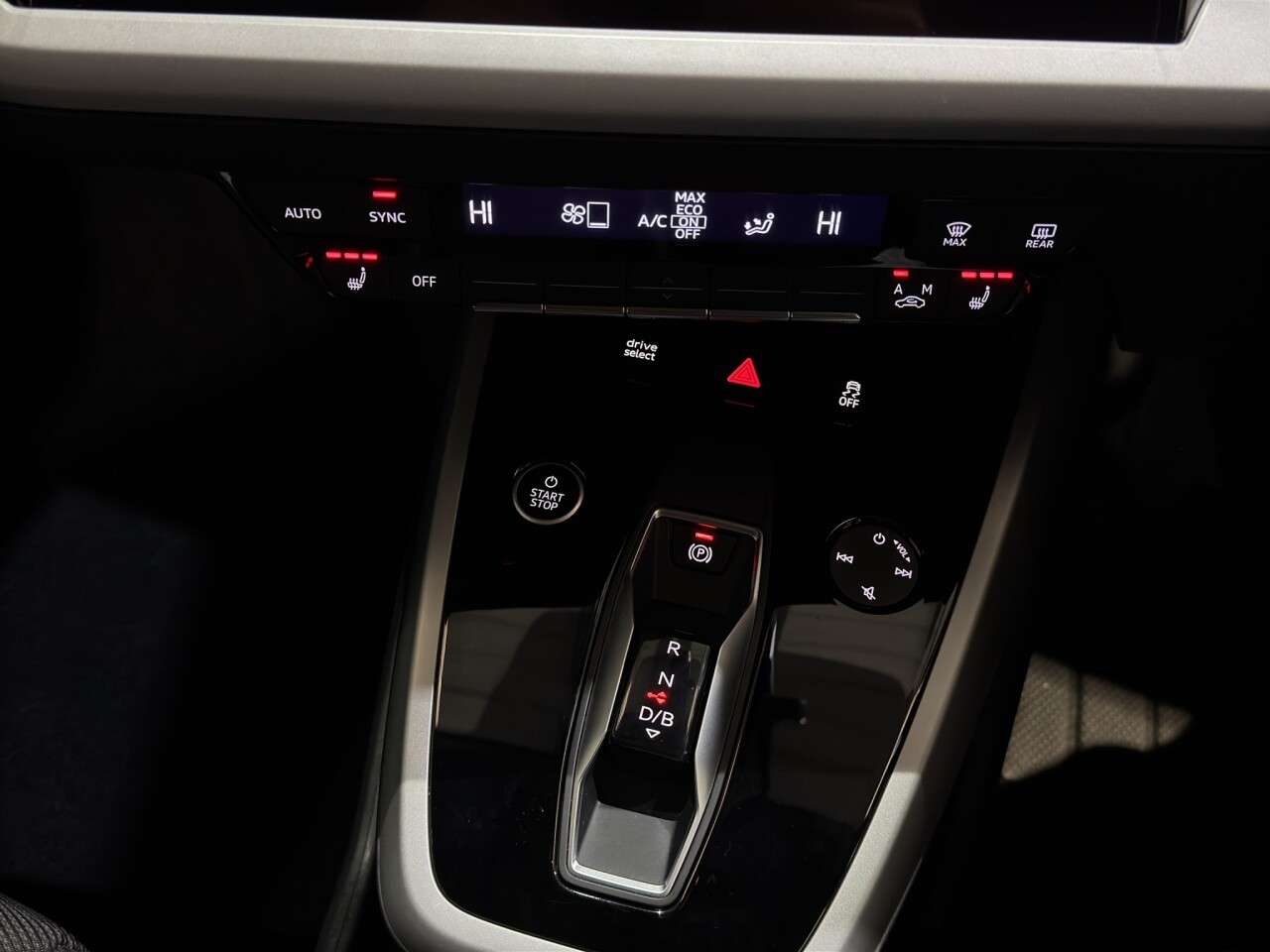 2021 AUDI Q4 E-TRON 2021 AUDI Q4 E-TRON