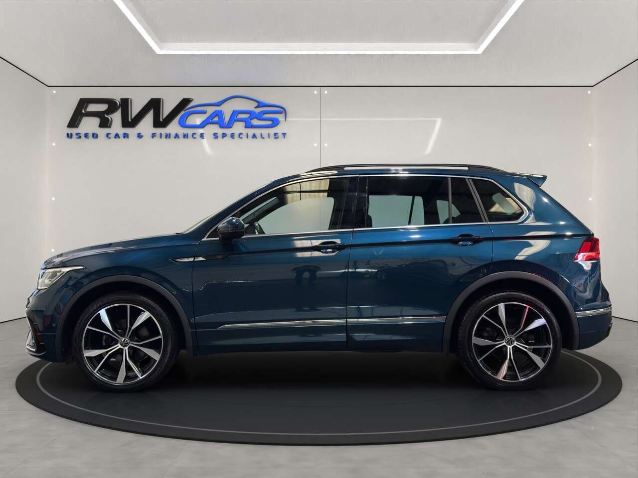 A 2021 VOLKSWAGEN TIGUAN 1.5 TSI R-Line SUV 5dr Petrol DSG Euro 6 (s/s) (150 ps) A 2021 VOLKSWAGEN TIGUAN 1.5 TSI R-Line SUV 5dr Petrol DSG Euro 6 (s/s) (150 ps)