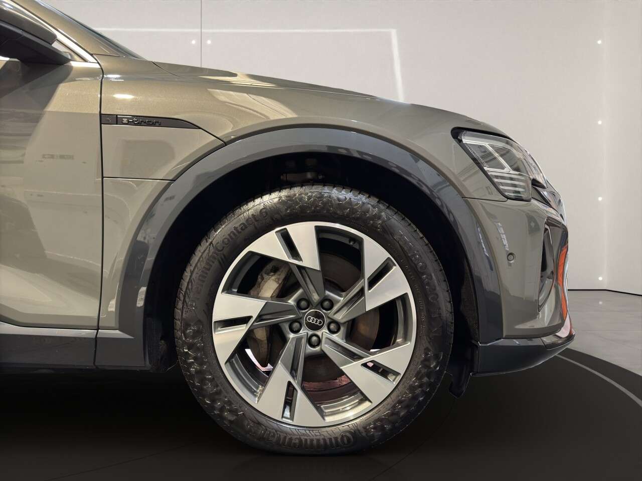 2023 AUDI Q8 E-TRON 2023 AUDI Q8 E-TRON