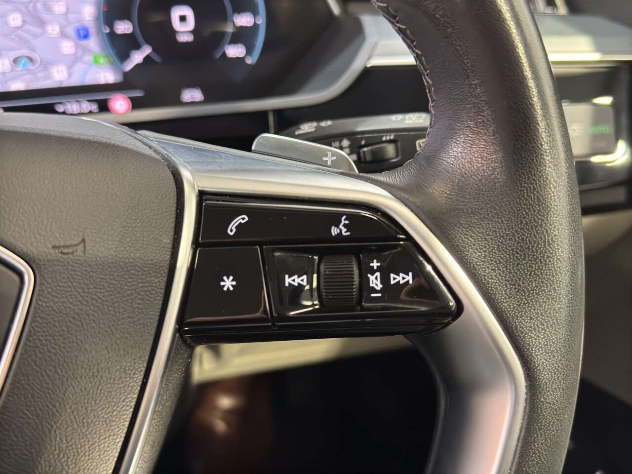 2023 AUDI Q8 E-TRON 2023 AUDI Q8 E-TRON