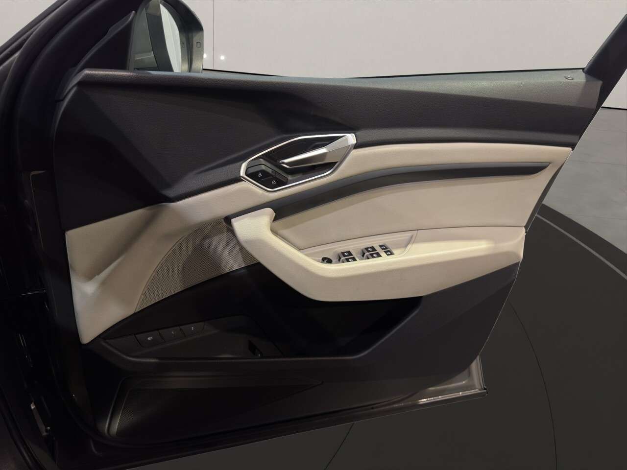2023 AUDI Q8 E-TRON 2023 AUDI Q8 E-TRON
