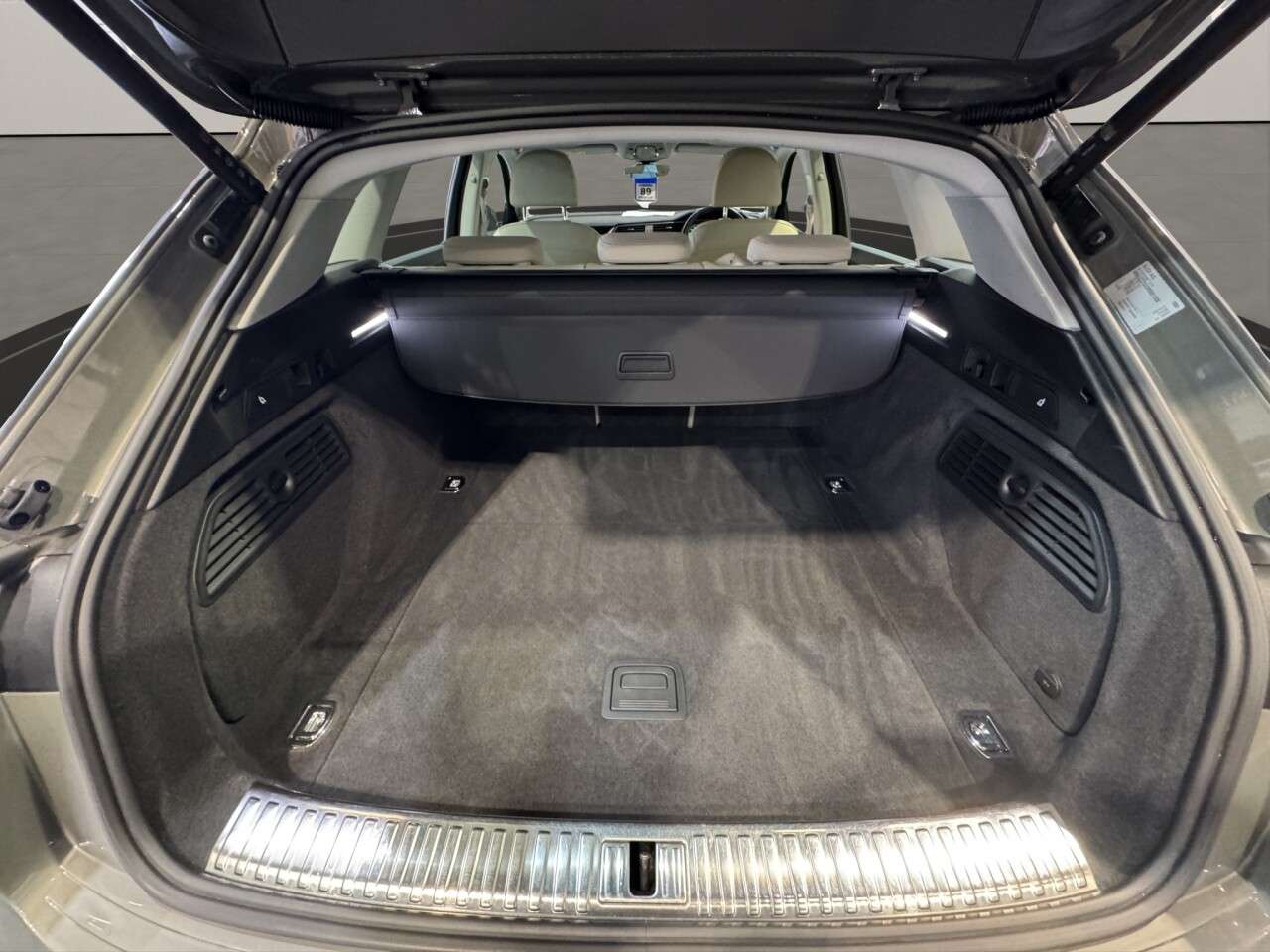 2023 AUDI Q8 E-TRON 2023 AUDI Q8 E-TRON