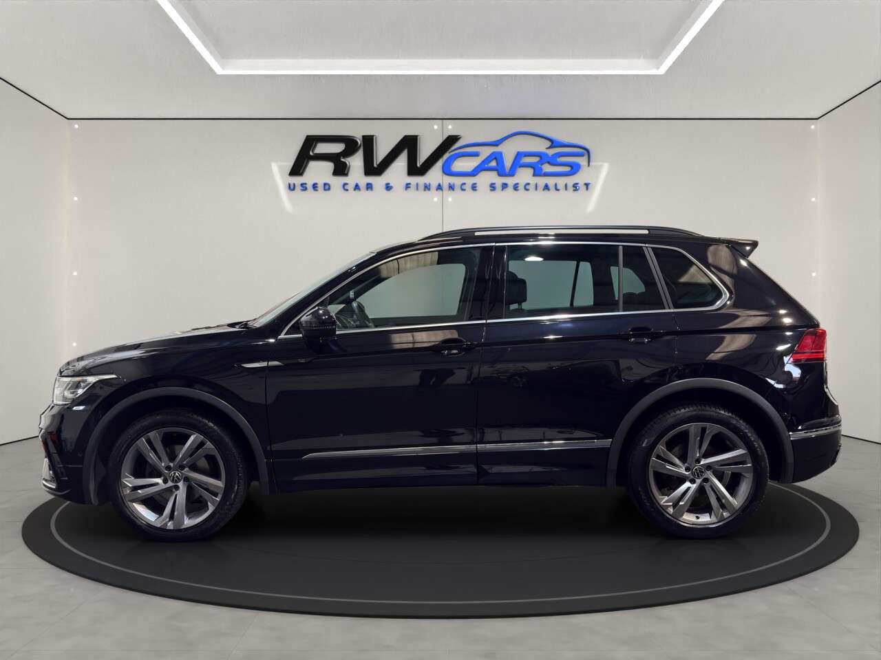 A 2023 VOLKSWAGEN TIGUAN 1.5 TSI R-Line Edition SUV 5dr Petrol DSG Euro 6 (s/s) (150 ps) A 2023 VOLKSWAGEN TIGUAN 1.5 TSI R-Line Edition SUV 5dr Petrol DSG Euro 6 (s/s) (150 ps)