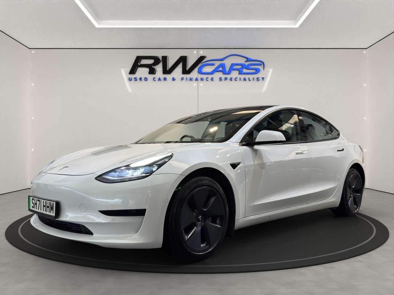 A 2021 TESLA MODEL 3 Standard Range Plus Saloon 4dr Electric Auto RWD (241 bhp) A 2021 TESLA MODEL 3 Standard Range Plus Saloon 4dr Electric Auto RWD (241 bhp)
