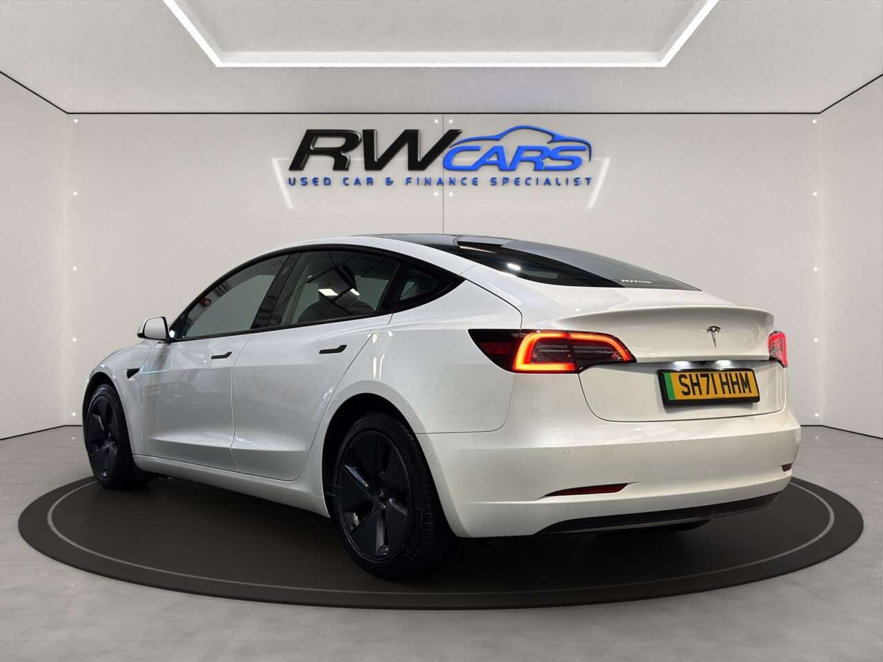 A 2021 TESLA MODEL 3 Standard Range Plus Saloon 4dr Electric Auto RWD (241 bhp) A 2021 TESLA MODEL 3 Standard Range Plus Saloon 4dr Electric Auto RWD (241 bhp)