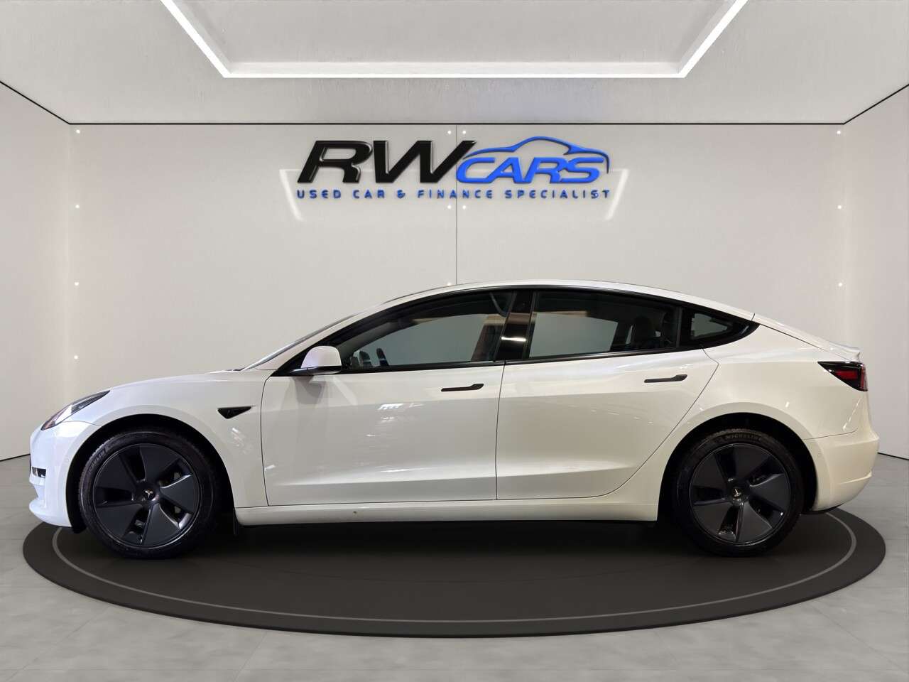 A 2021 TESLA MODEL 3 Standard Range Plus Saloon 4dr Electric Auto RWD (241 bhp) A 2021 TESLA MODEL 3 Standard Range Plus Saloon 4dr Electric Auto RWD (241 bhp)