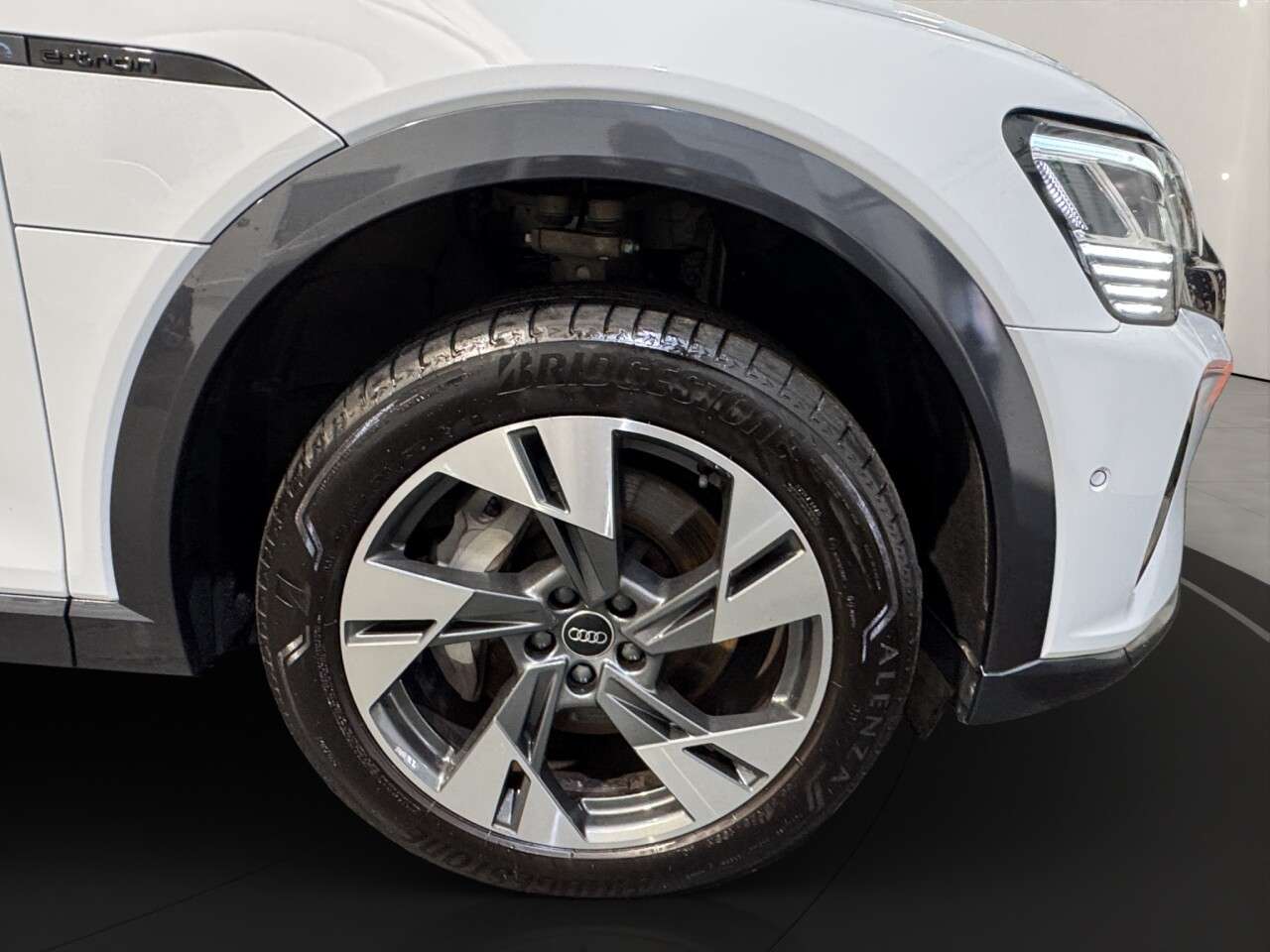 2023 AUDI Q8 E-TRON 2023 AUDI Q8 E-TRON