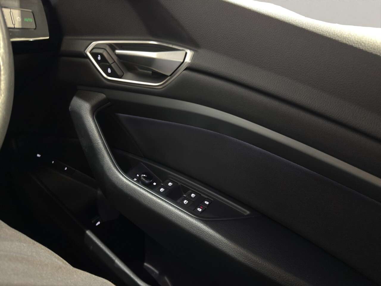 2023 AUDI Q8 E-TRON 2023 AUDI Q8 E-TRON