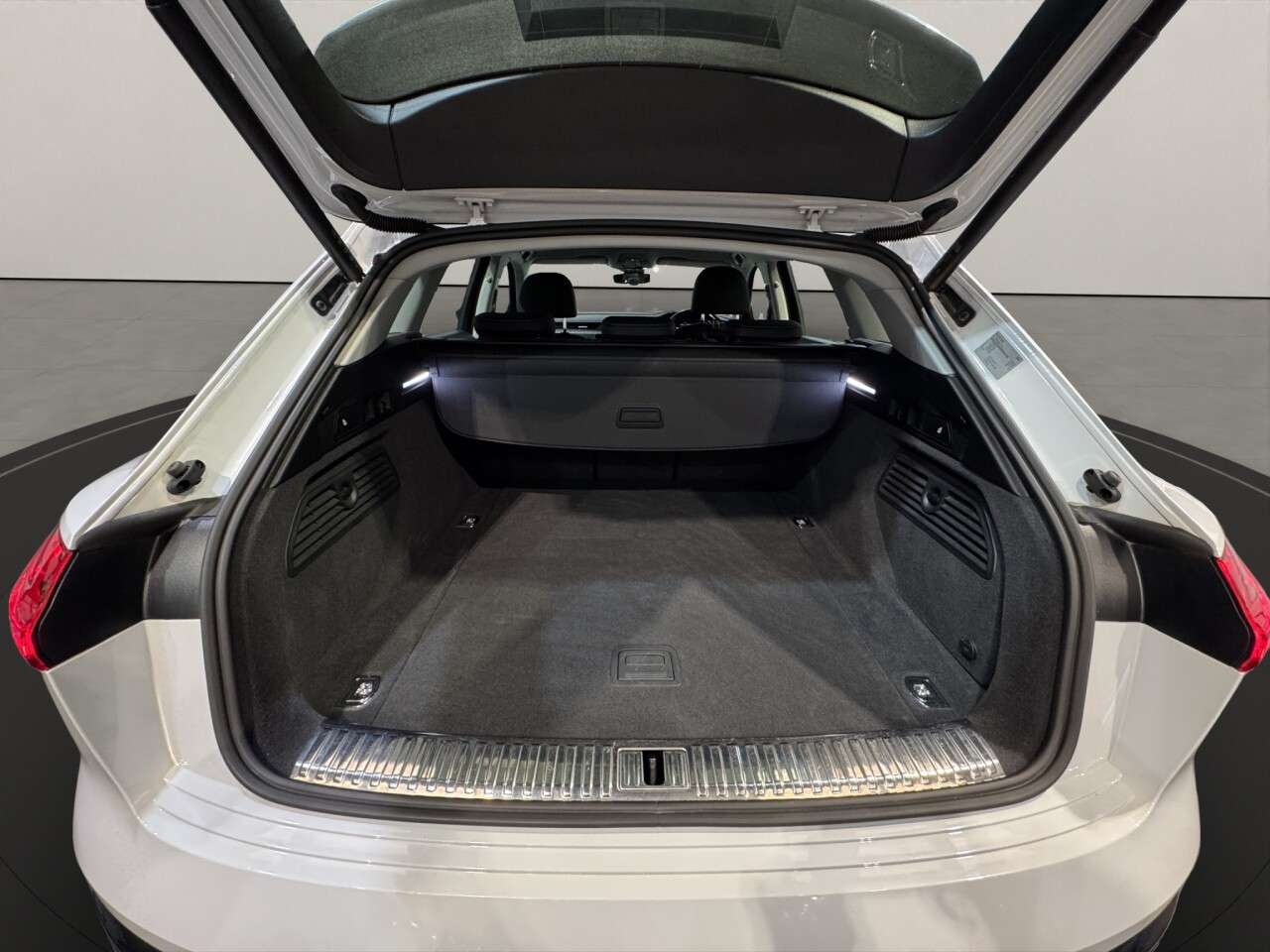 2023 AUDI Q8 E-TRON 2023 AUDI Q8 E-TRON