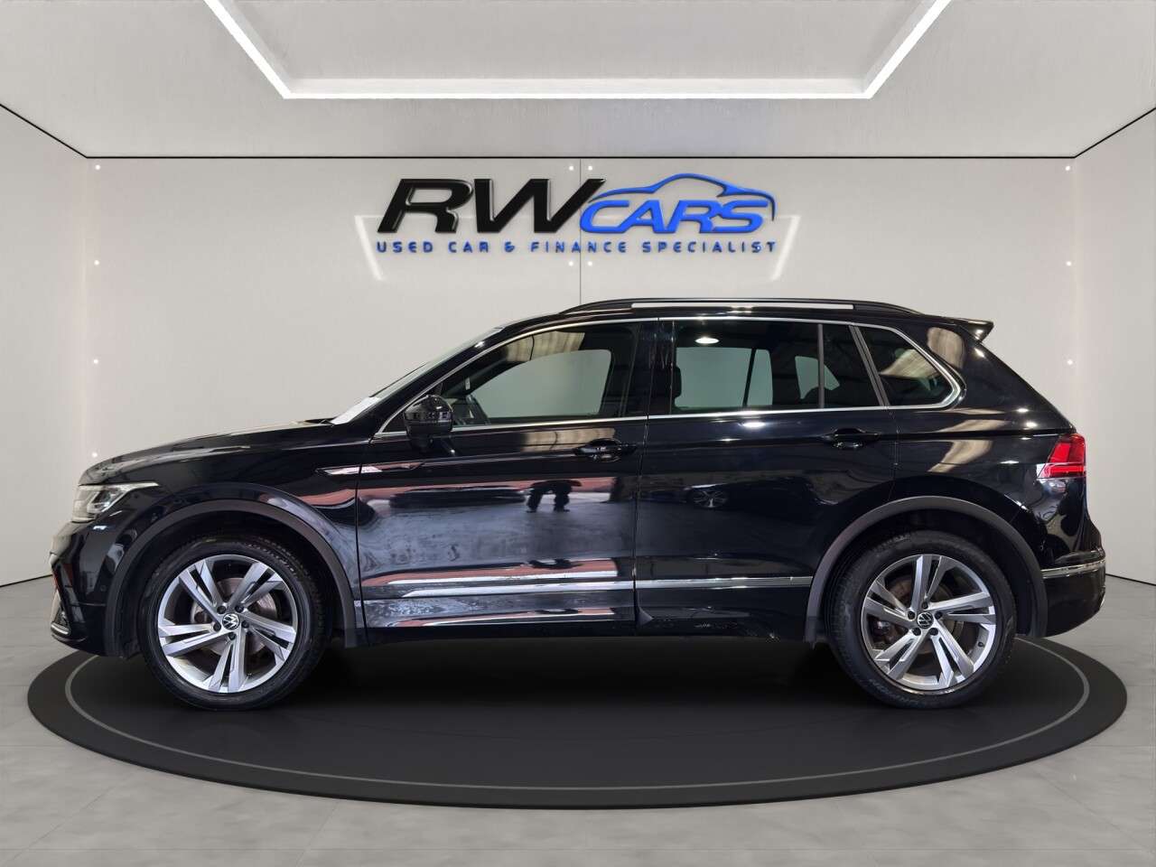 A 2023 VOLKSWAGEN TIGUAN 1.5 TSI R-Line Edition SUV 5dr Petrol DSG Euro 6 (s/s) (150 ps) A 2023 VOLKSWAGEN TIGUAN 1.5 TSI R-Line Edition SUV 5dr Petrol DSG Euro 6 (s/s) (150 ps)