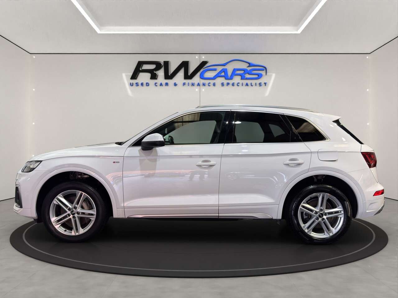 A 2022 AUDI Q5 2.0 TFSIe 50 S line SUV 5dr Petrol Plug-in Hybrid S Tronic quattro Euro 6 ( A 2022 AUDI Q5 2.0 TFSIe 50 S line SUV 5dr Petrol Plug-in Hybrid S Tronic quattro Euro 6 (