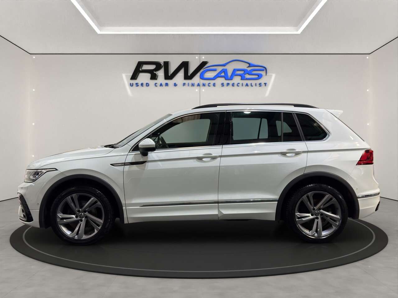 A 2023 VOLKSWAGEN TIGUAN 1.5 TSI R-Line Edition SUV 5dr Petrol DSG Euro 6 (s/s) (150 ps) A 2023 VOLKSWAGEN TIGUAN 1.5 TSI R-Line Edition SUV 5dr Petrol DSG Euro 6 (s/s) (150 ps)