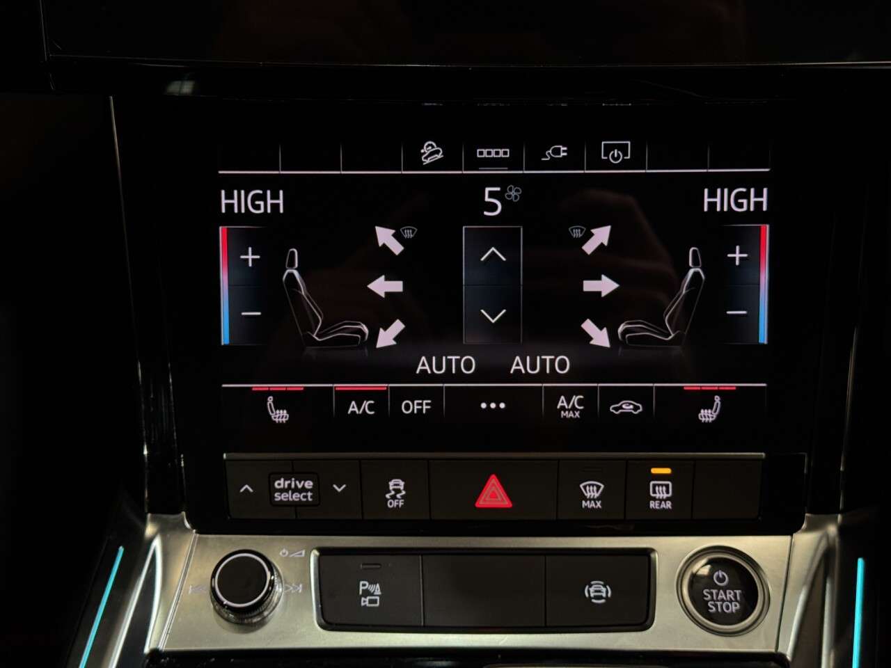 2022 AUDI E-TRON 2022 AUDI E-TRON