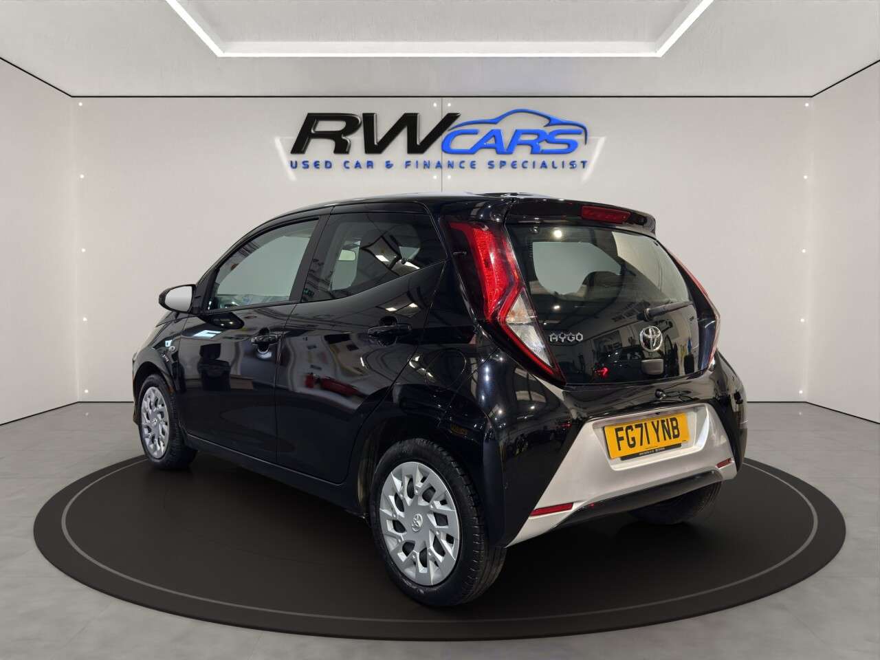 A 2022 TOYOTA AYGO 1.0 VVT-i x-play Hatchback 5dr Petrol Manual Euro 6 (s/s) (71 ps) A 2022 TOYOTA AYGO 1.0 VVT-i x-play Hatchback 5dr Petrol Manual Euro 6 (s/s) (71 ps)