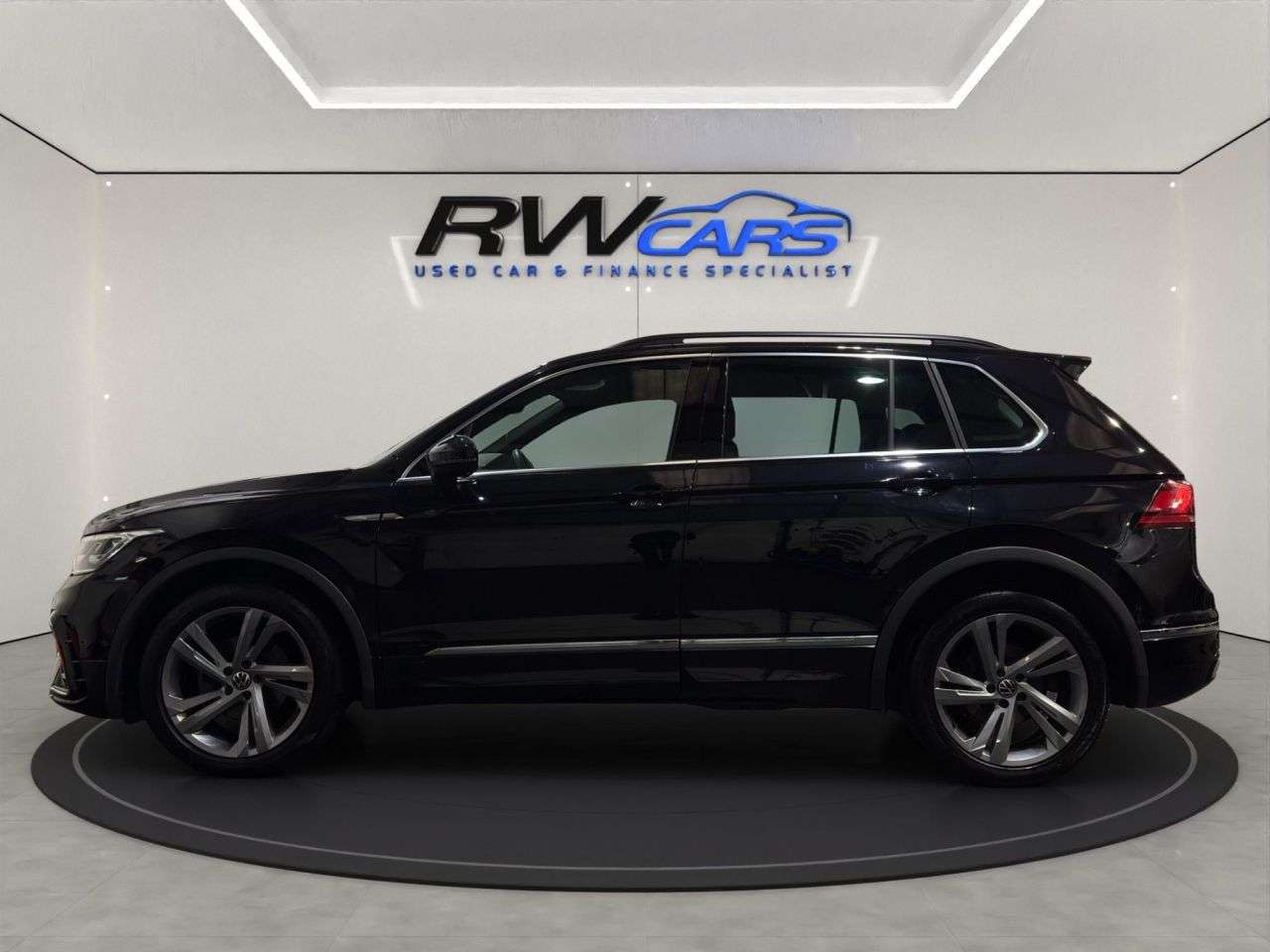 A 2023 VOLKSWAGEN TIGUAN 1.5 TSI R-Line Edition SUV 5dr Petrol DSG Euro 6 (s/s) (150 ps) A 2023 VOLKSWAGEN TIGUAN 1.5 TSI R-Line Edition SUV 5dr Petrol DSG Euro 6 (s/s) (150 ps)
