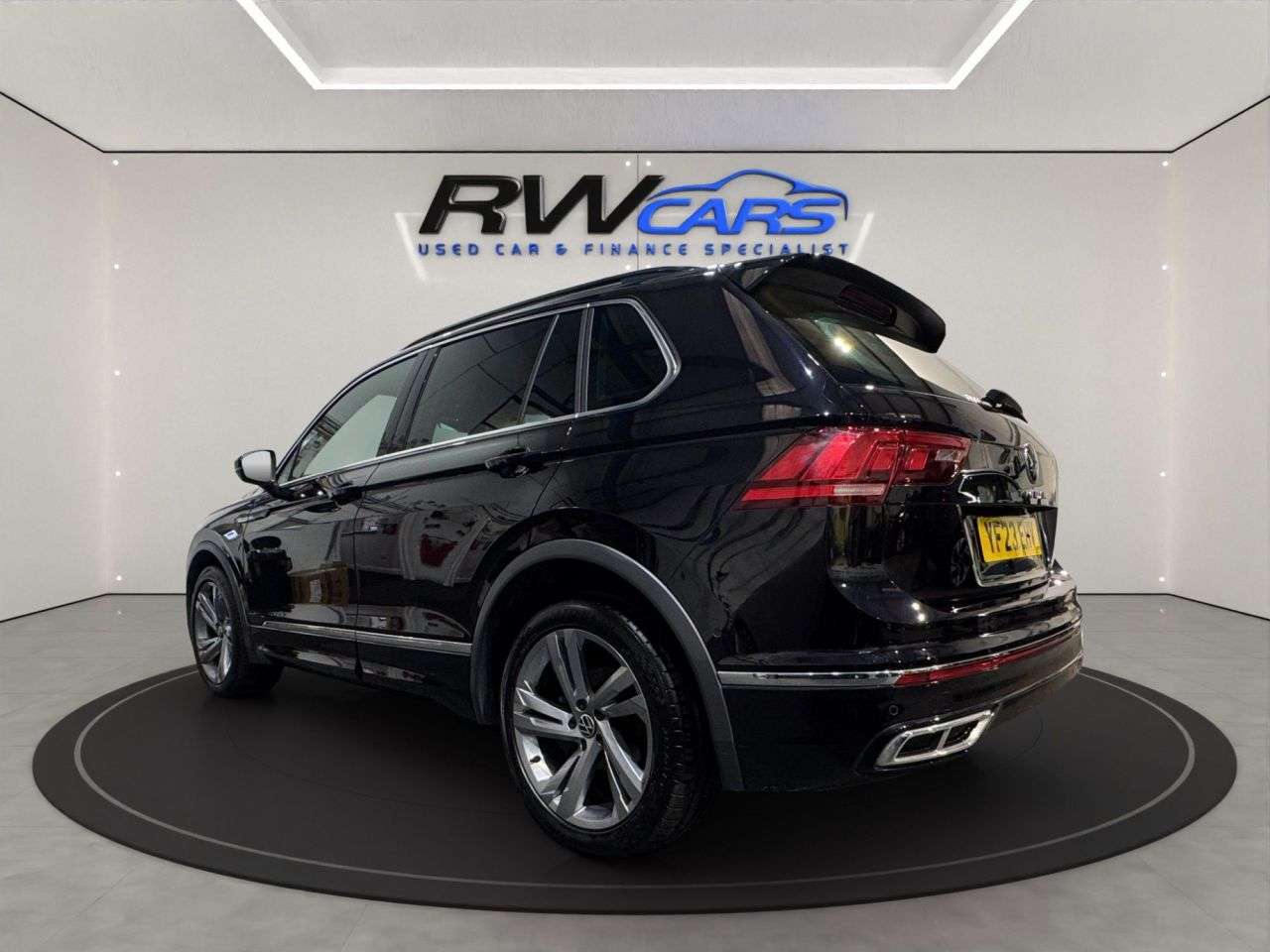 A 2023 VOLKSWAGEN TIGUAN 1.5 TSI R-Line Edition SUV 5dr Petrol DSG Euro 6 (s/s) (150 ps) A 2023 VOLKSWAGEN TIGUAN 1.5 TSI R-Line Edition SUV 5dr Petrol DSG Euro 6 (s/s) (150 ps)