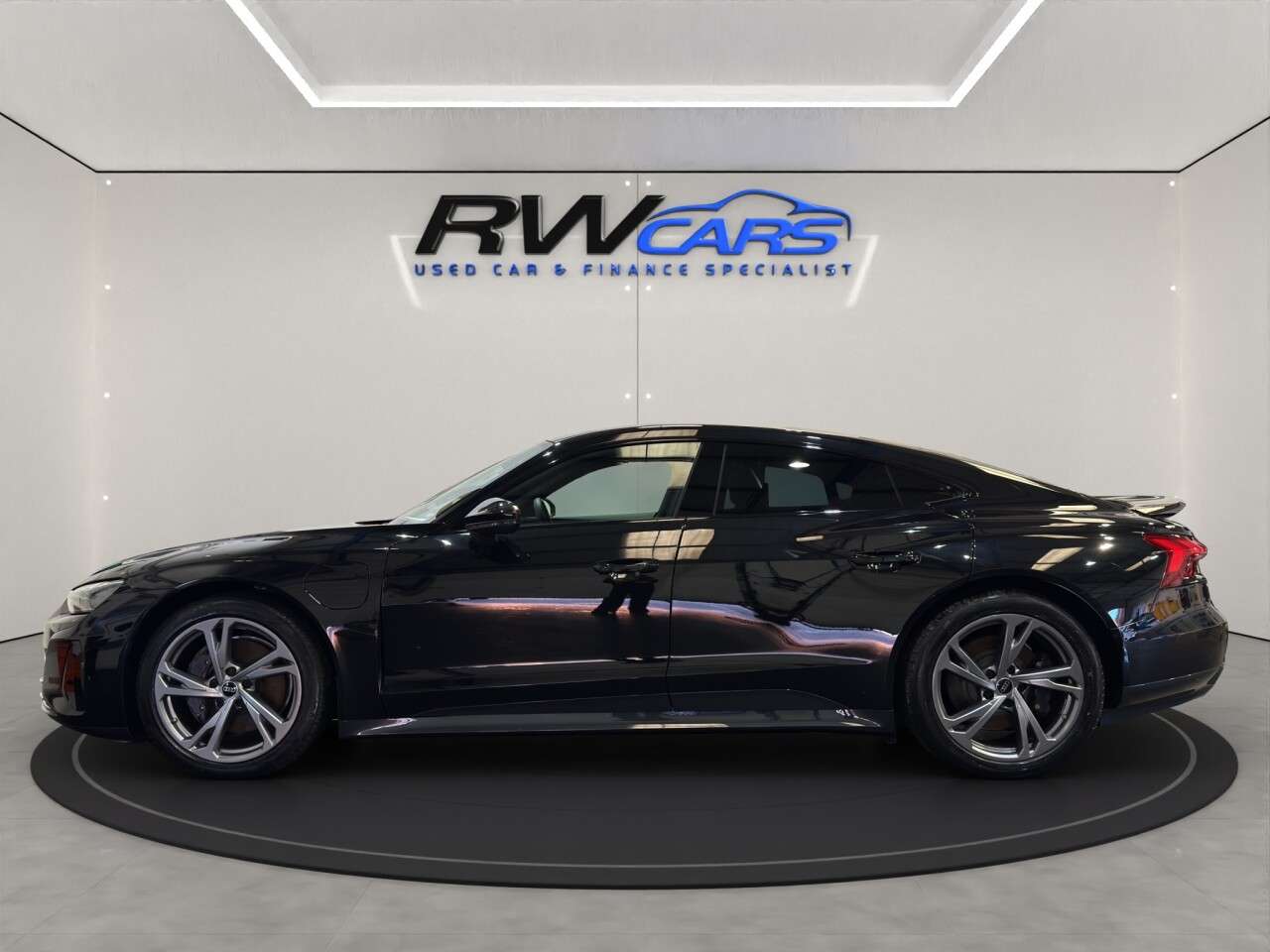 A 2024 AUDI E-TRON GT 93.4kWh Saloon 4dr Electric Auto quattro (476 ps) A 2024 AUDI E-TRON GT 93.4kWh Saloon 4dr Electric Auto quattro (476 ps)
