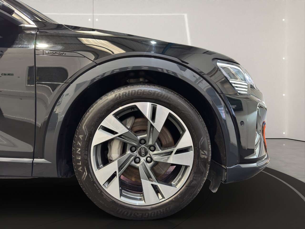2023 AUDI Q8 E-TRON 2023 AUDI Q8 E-TRON