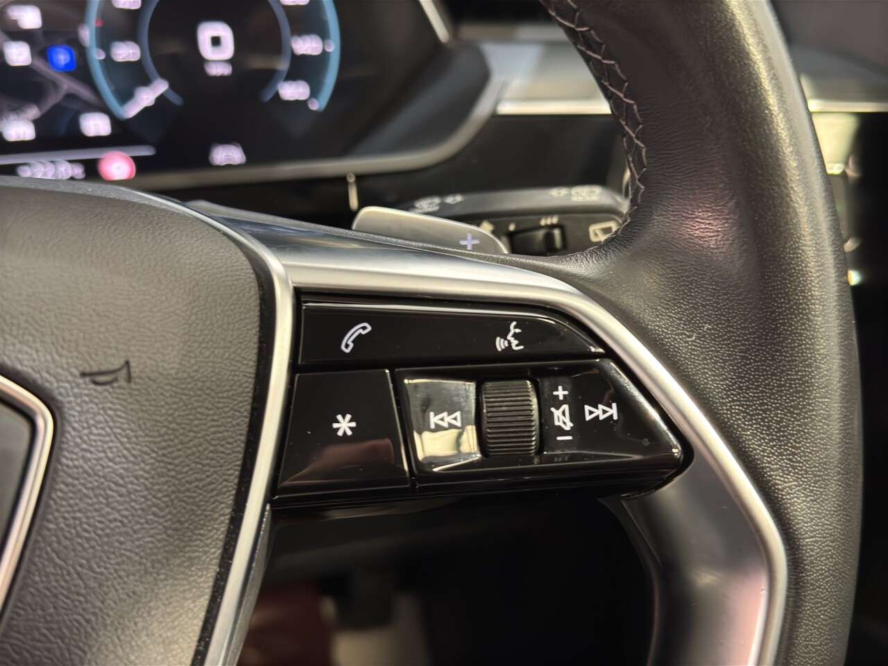 2023 AUDI Q8 E-TRON 2023 AUDI Q8 E-TRON