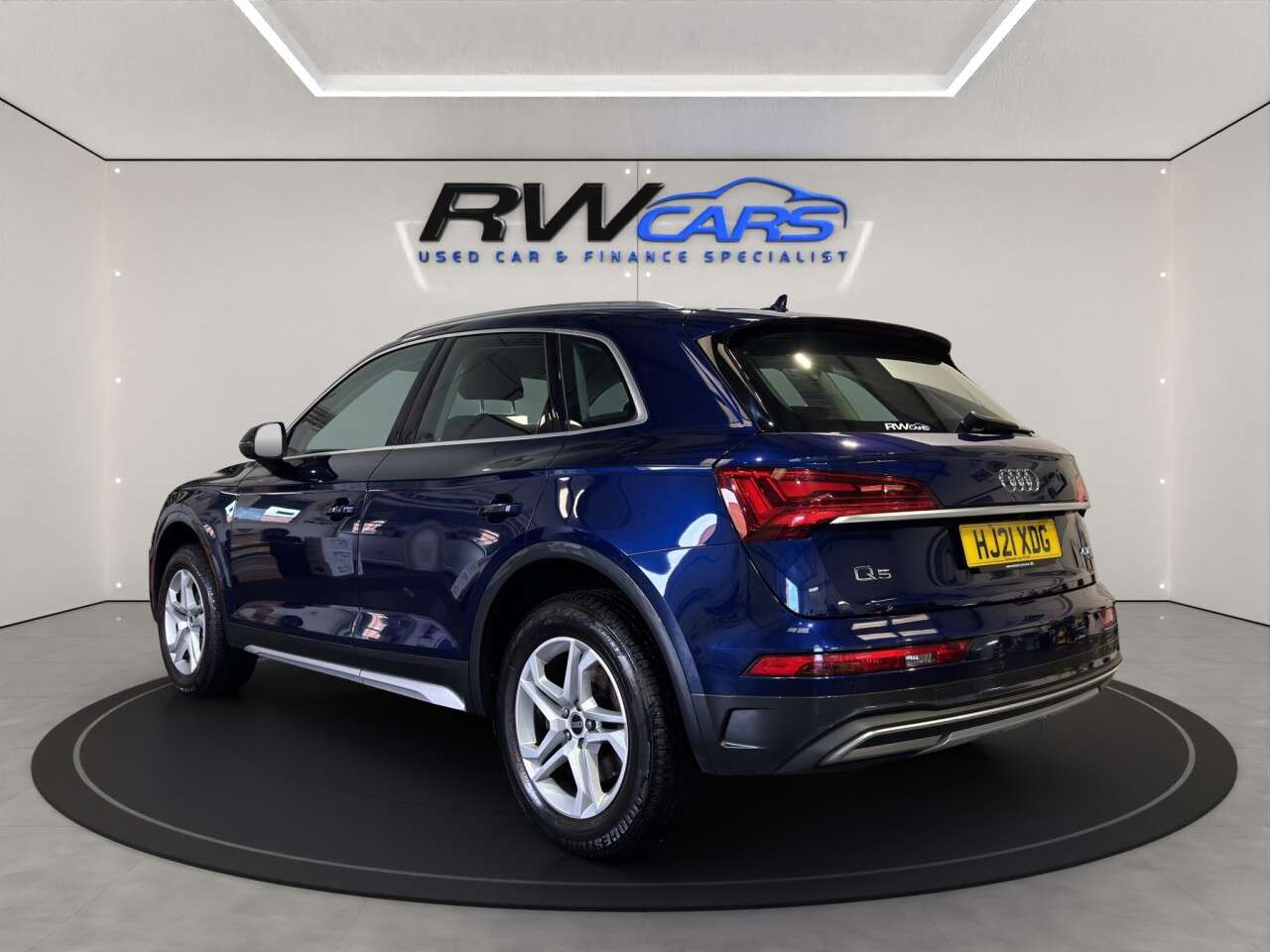 A 2021 AUDI Q5 2.0 TFSI 45 Sport SUV 5dr Petrol S Tronic quattro Euro 6 (s/s) (265 ps) A 2021 AUDI Q5 2.0 TFSI 45 Sport SUV 5dr Petrol S Tronic quattro Euro 6 (s/s) (265 ps)