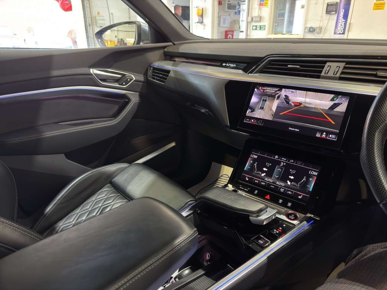 2022 AUDI E-TRON S 2022 AUDI E-TRON S