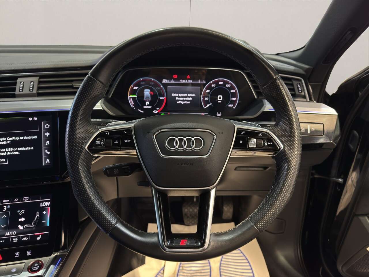 2022 AUDI E-TRON S 2022 AUDI E-TRON S