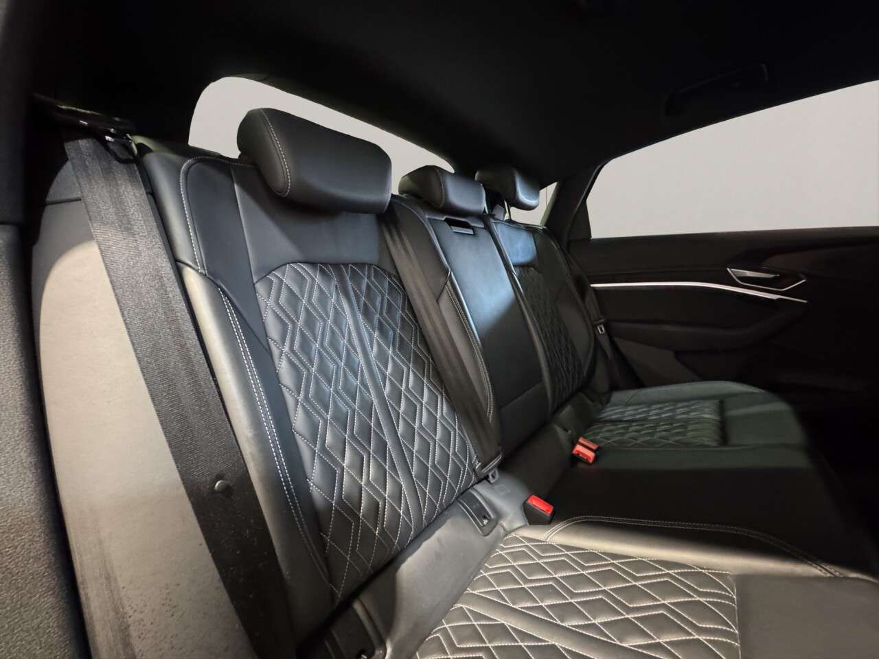2022 AUDI E-TRON S 2022 AUDI E-TRON S