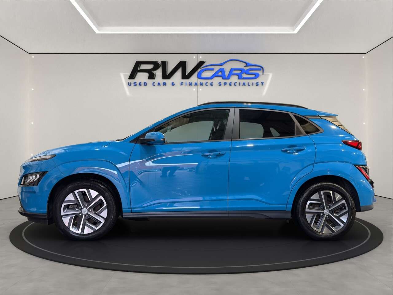 A 2023 HYUNDAI KONA 39kWh Premium SUV 5dr Electric Auto (10.5kW Charger) (136 ps) A 2023 HYUNDAI KONA 39kWh Premium SUV 5dr Electric Auto (10.5kW Charger) (136 ps)