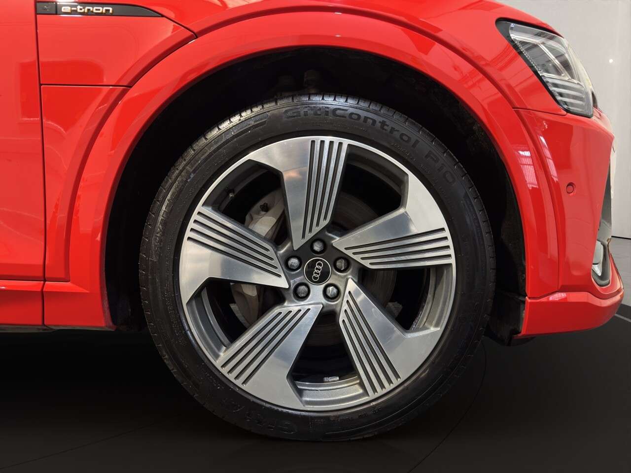 2021 AUDI E-TRON 2021 AUDI E-TRON