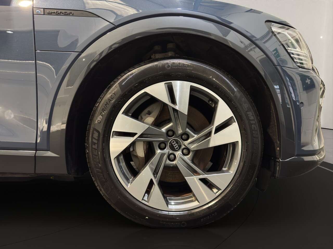 2023 AUDI Q8 E-TRON 2023 AUDI Q8 E-TRON
