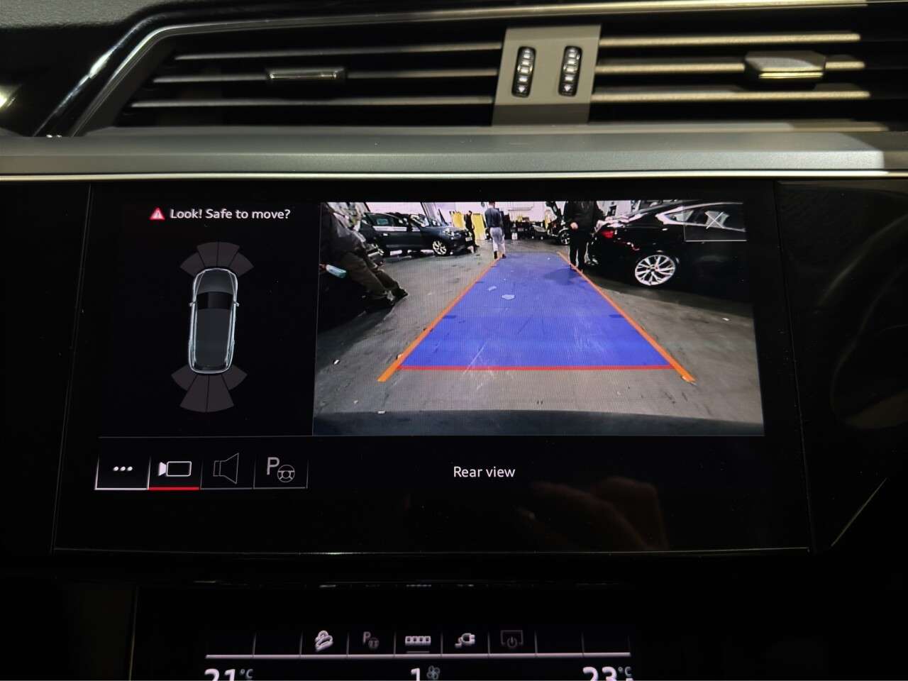 2023 AUDI Q8 E-TRON 2023 AUDI Q8 E-TRON