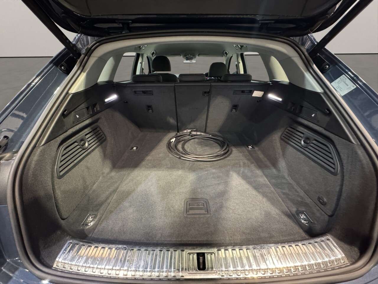 2023 AUDI Q8 E-TRON 2023 AUDI Q8 E-TRON