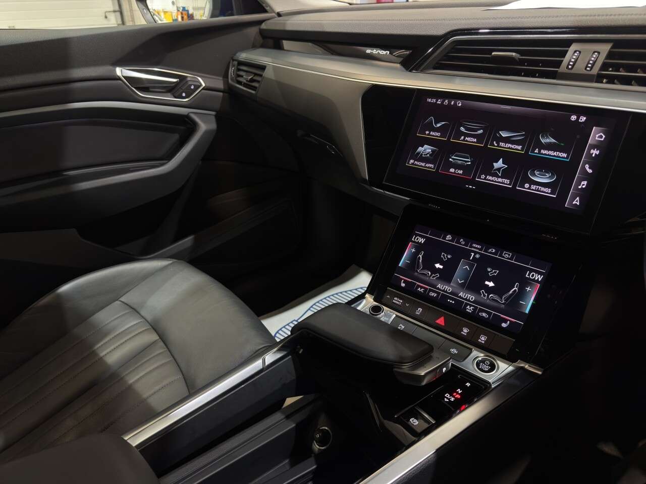 2021 AUDI E-TRON 2021 AUDI E-TRON