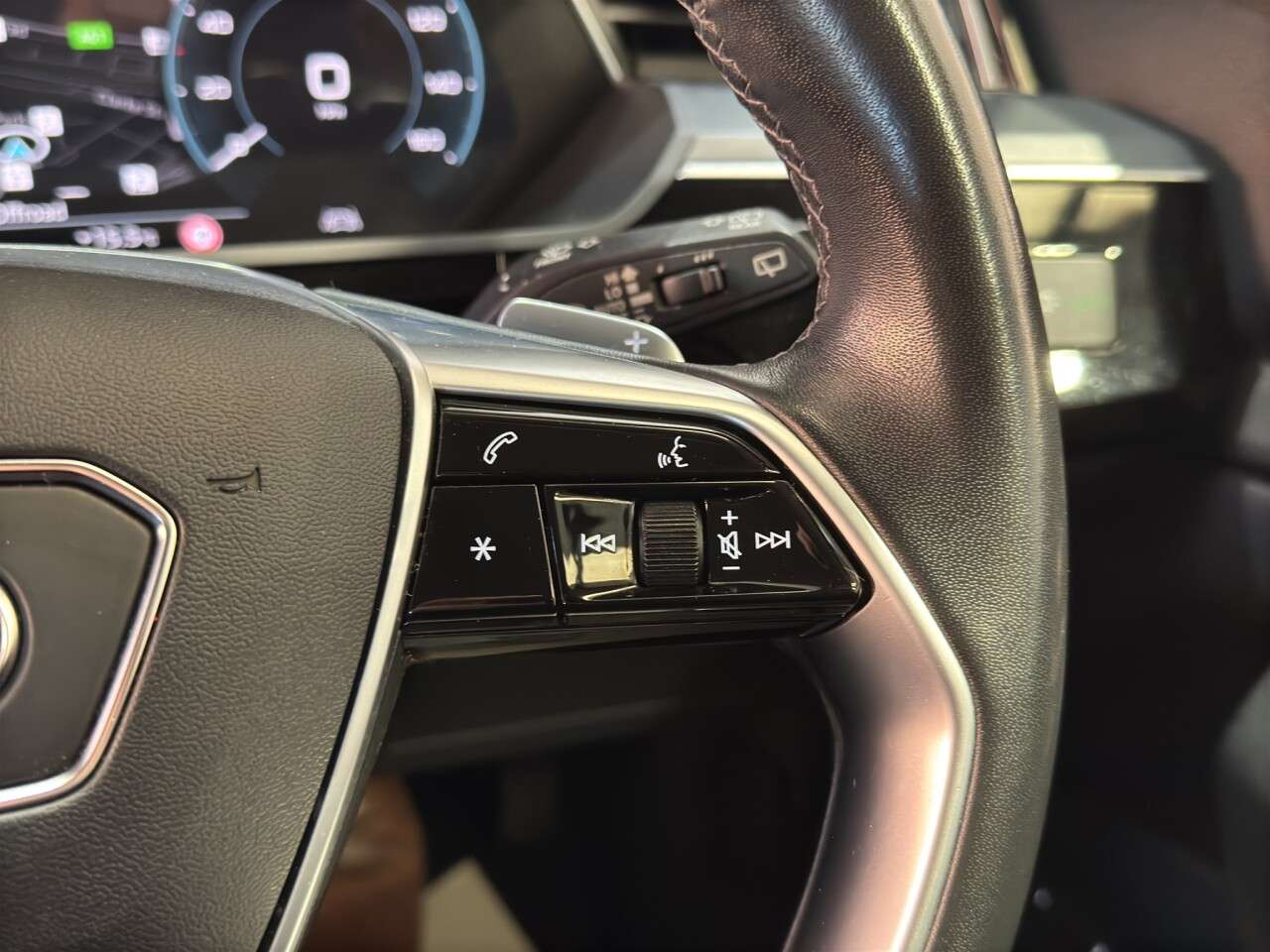 2023 AUDI Q8 E-TRON 2023 AUDI Q8 E-TRON