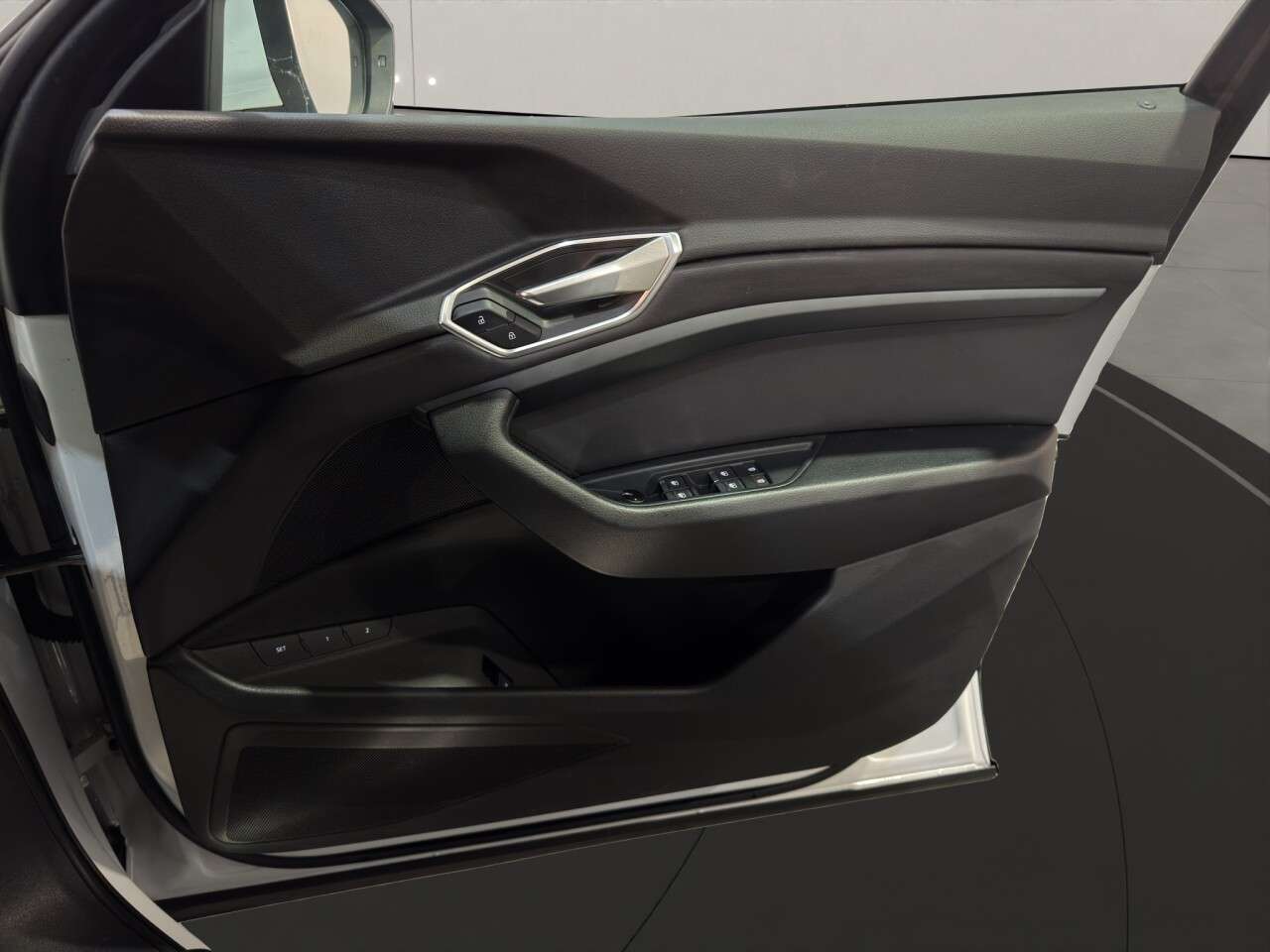 2023 AUDI Q8 E-TRON 2023 AUDI Q8 E-TRON
