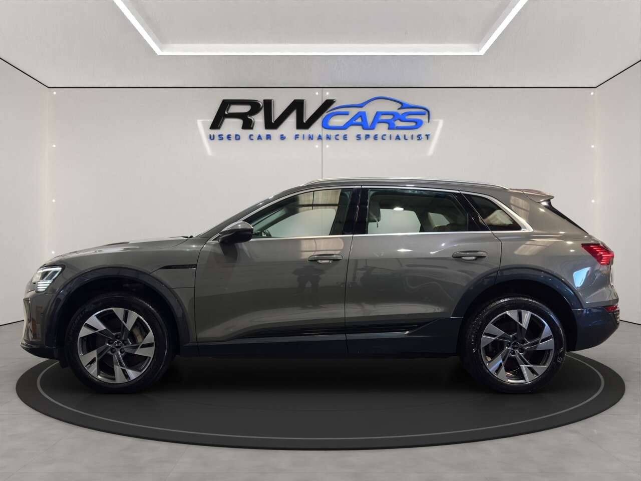 A 2023 AUDI Q8 E-TRON 50 Sport SUV 5dr Electric Auto quattro 95kWh (11kW Charger) (340 ps) A 2023 AUDI Q8 E-TRON 50 Sport SUV 5dr Electric Auto quattro 95kWh (11kW Charger) (340 ps)