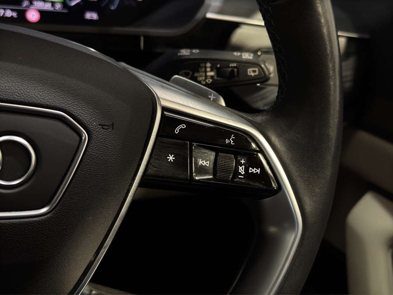 2023 AUDI Q8 E-TRON 2023 AUDI Q8 E-TRON