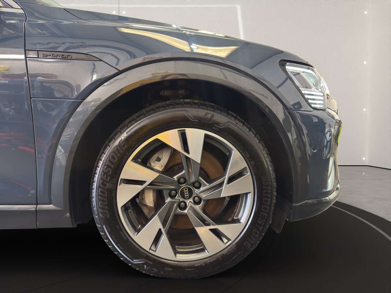 2023 AUDI Q8 E-TRON 2023 AUDI Q8 E-TRON