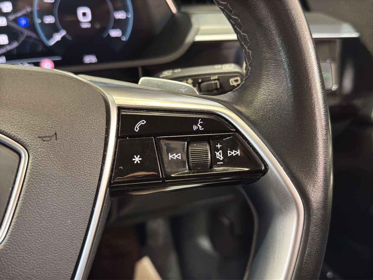 2023 AUDI Q8 E-TRON 2023 AUDI Q8 E-TRON