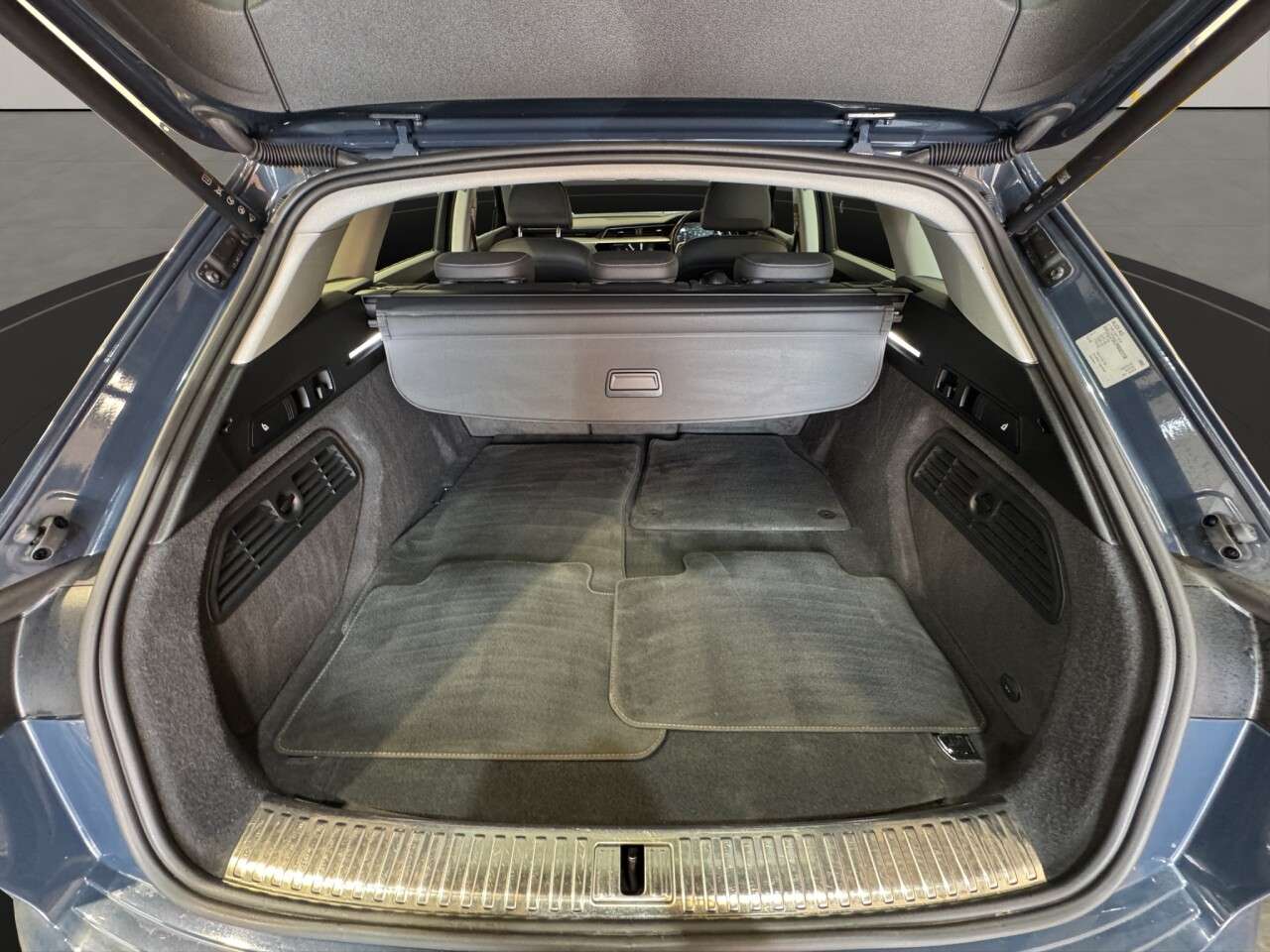 2023 AUDI Q8 E-TRON 2023 AUDI Q8 E-TRON