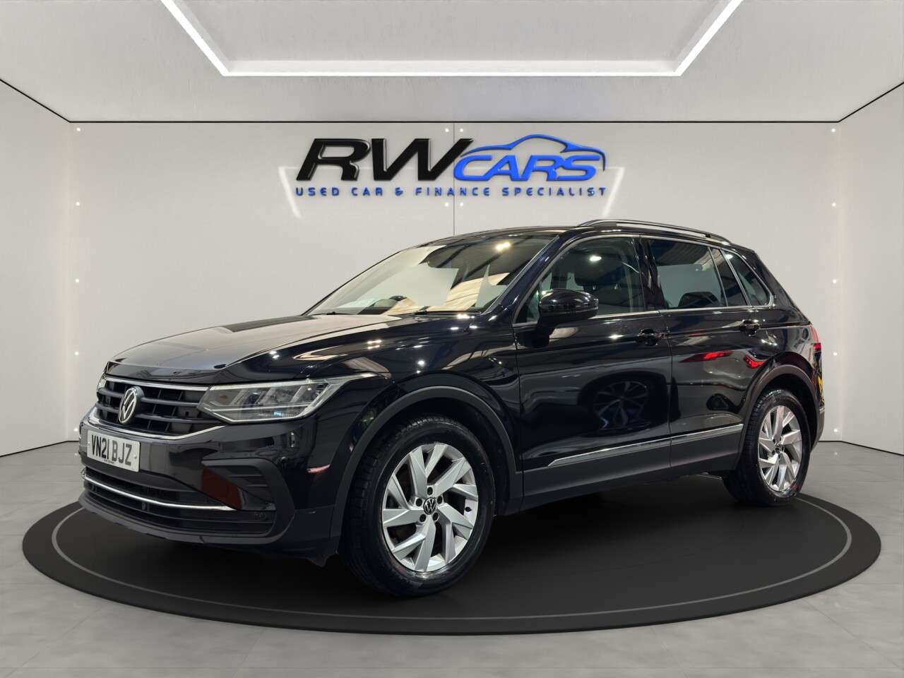 A 2021 VOLKSWAGEN TIGUAN 1.5 TSI Life SUV 5dr Petrol Manual Euro 6 (s/s) (150 ps) A 2021 VOLKSWAGEN TIGUAN 1.5 TSI Life SUV 5dr Petrol Manual Euro 6 (s/s) (150 ps)