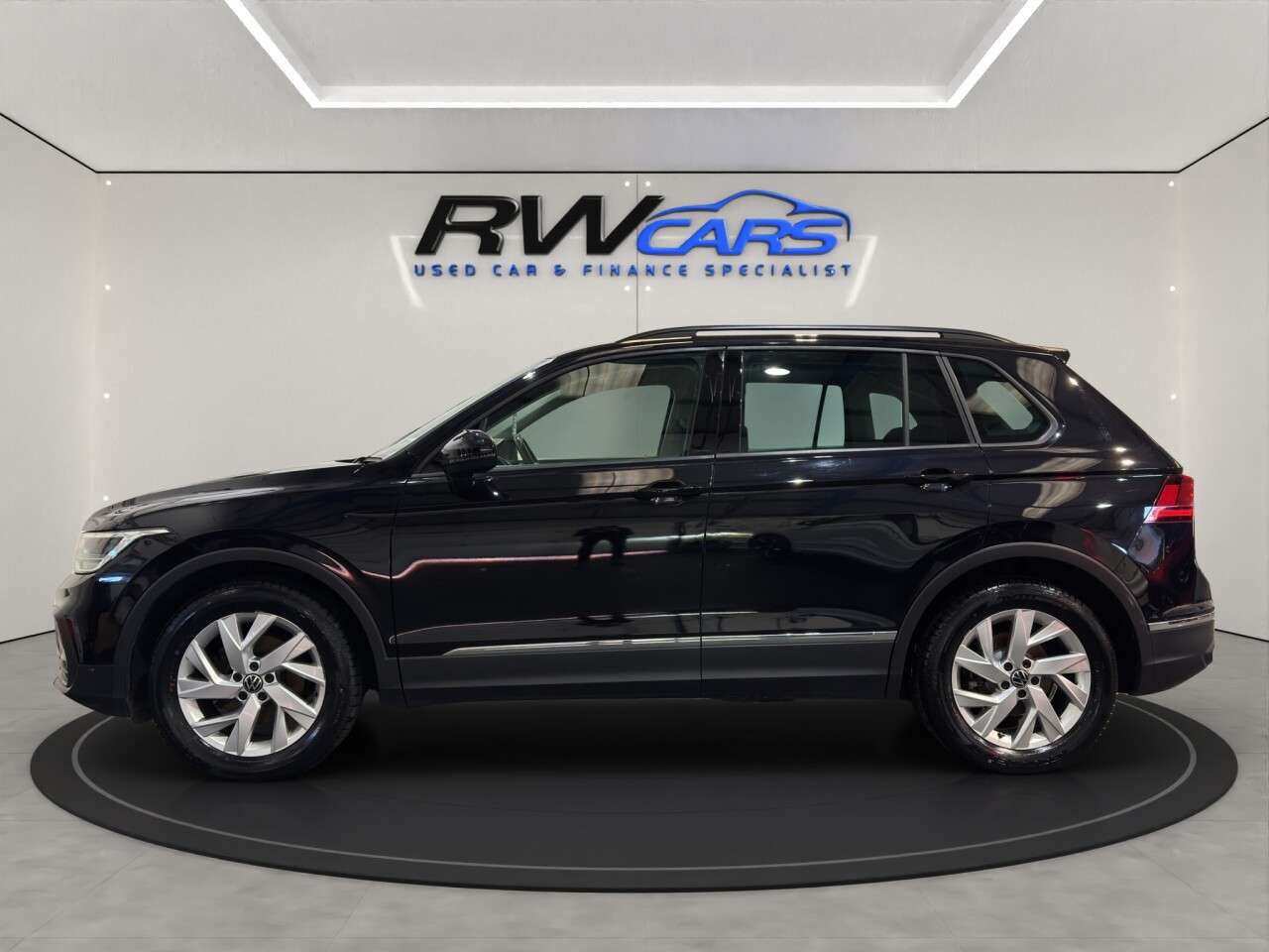 A 2021 VOLKSWAGEN TIGUAN 1.5 TSI Life SUV 5dr Petrol Manual Euro 6 (s/s) (150 ps) A 2021 VOLKSWAGEN TIGUAN 1.5 TSI Life SUV 5dr Petrol Manual Euro 6 (s/s) (150 ps)
