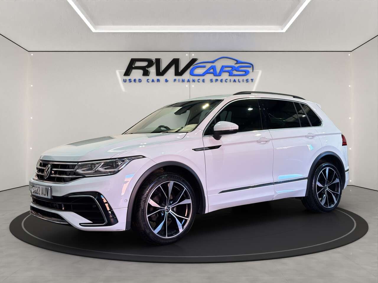 A 2022 VOLKSWAGEN TIGUAN 2.0 TDI R-Line SUV 5dr Diesel DSG Euro 6 (s/s) (150 ps) A 2022 VOLKSWAGEN TIGUAN 2.0 TDI R-Line SUV 5dr Diesel DSG Euro 6 (s/s) (150 ps)