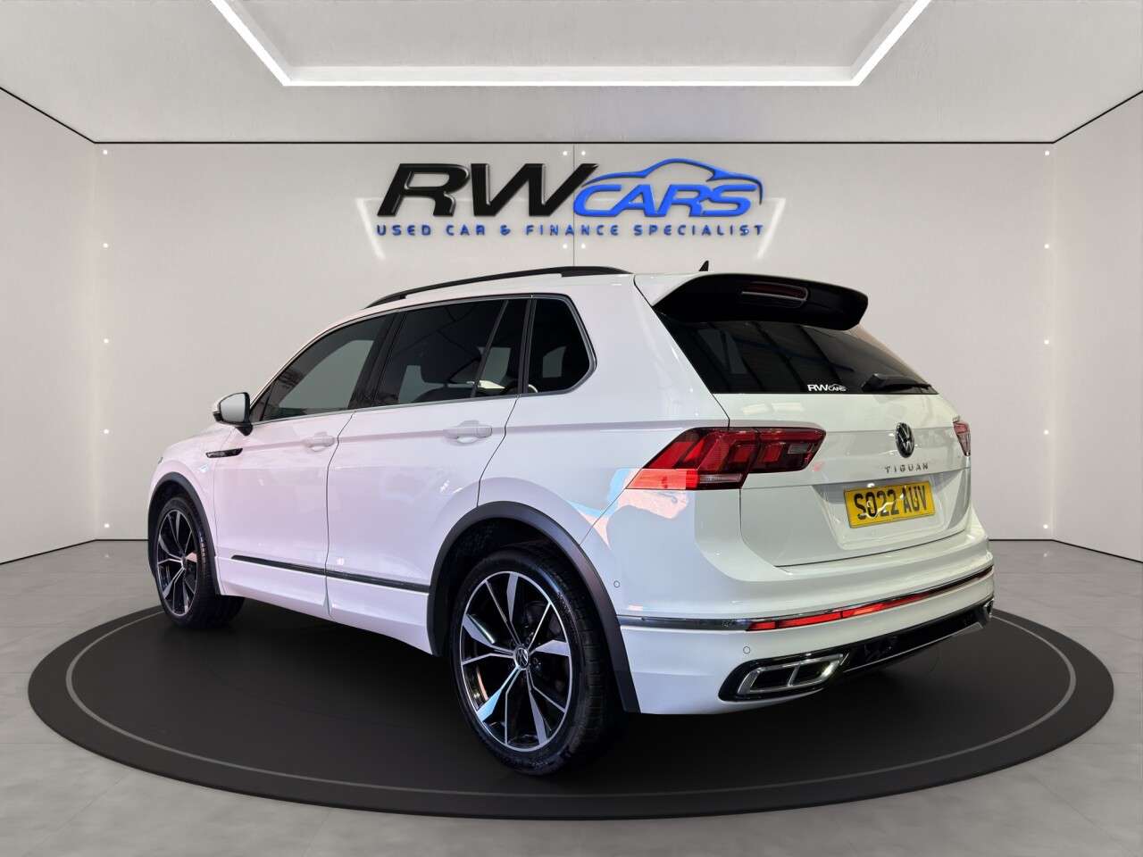 A 2022 VOLKSWAGEN TIGUAN 2.0 TDI R-Line SUV 5dr Diesel DSG Euro 6 (s/s) (150 ps) A 2022 VOLKSWAGEN TIGUAN 2.0 TDI R-Line SUV 5dr Diesel DSG Euro 6 (s/s) (150 ps)