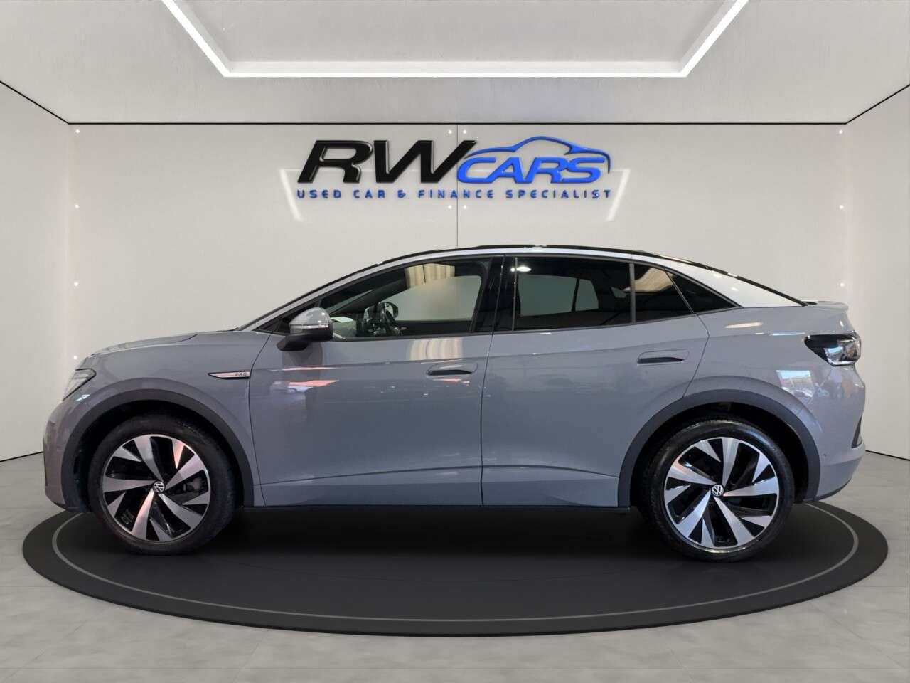 A 2022 VOLKSWAGEN ID.5 Pro 77kWh Style SUV 5dr Electric Auto (174 ps) A 2022 VOLKSWAGEN ID.5 Pro 77kWh Style SUV 5dr Electric Auto (174 ps)