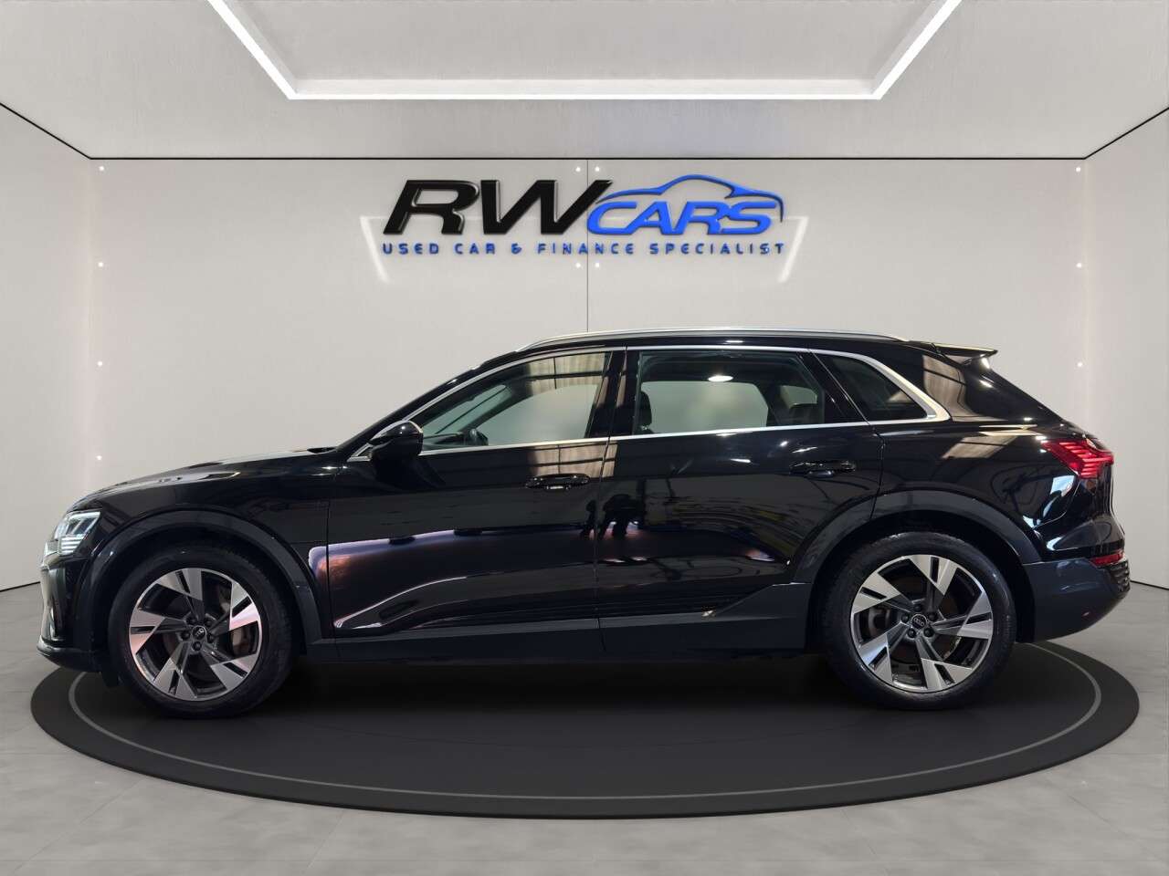 A 2023 AUDI Q8 E-TRON 50 Sport SUV 5dr Electric Auto quattro 95kWh (11kW Charger) (340 ps) A 2023 AUDI Q8 E-TRON 50 Sport SUV 5dr Electric Auto quattro 95kWh (11kW Charger) (340 ps)