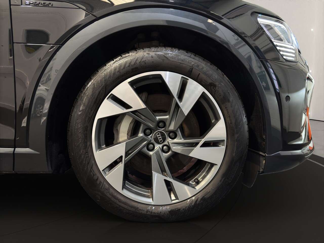 2023 AUDI Q8 E-TRON 2023 AUDI Q8 E-TRON
